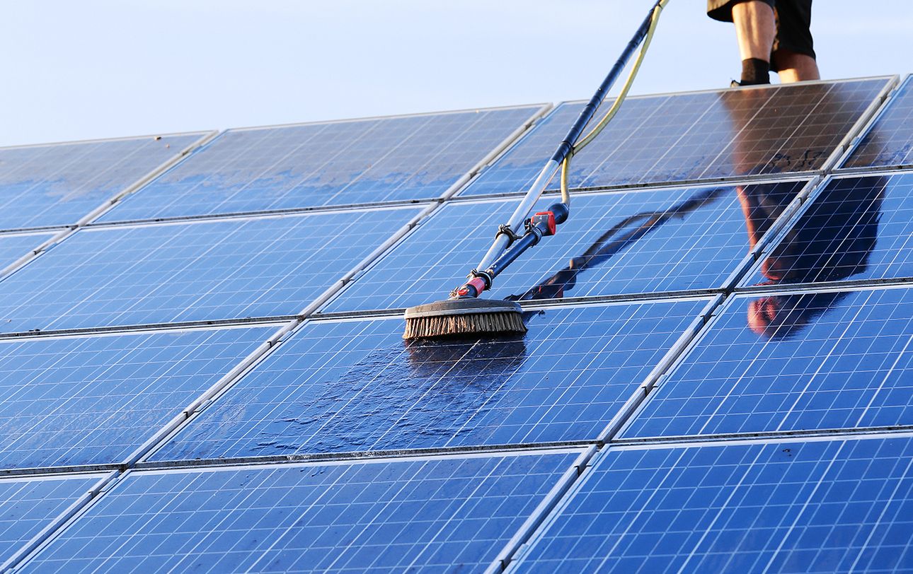 Reinigung von Solarpanelen